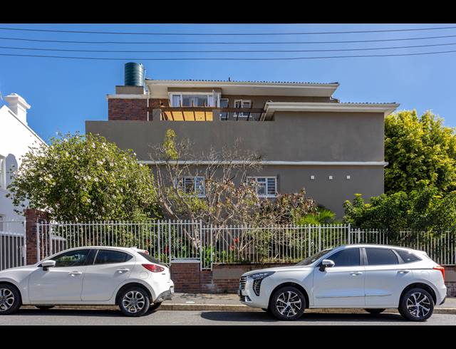 1 BEDROOM FLAT TO LET IN GARDENS